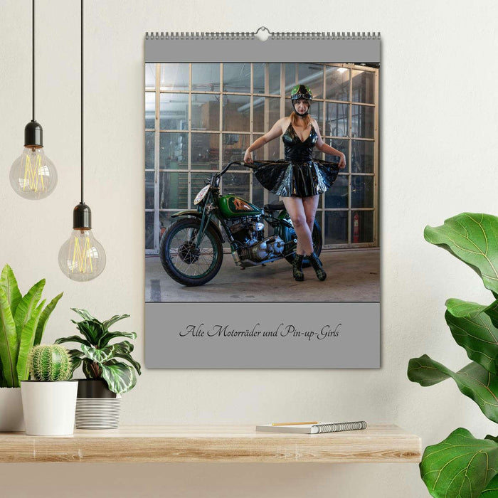 Alte Motorräder und Pin-up-Girls (CALVENDO Wandkalender 2025)