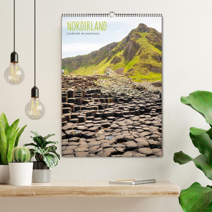 Nordirland - Landschaft, die beeindruckt (CALVENDO Wandkalender 2025)