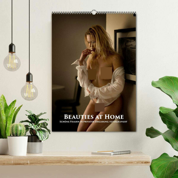 Beauties at Home (CALVENDO Wandkalender 2025)