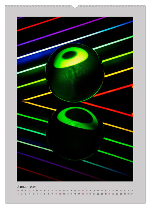 Lensball - Lichtmalerei in der Glaskugel (CALVENDO Premium Wandkalender 2025)