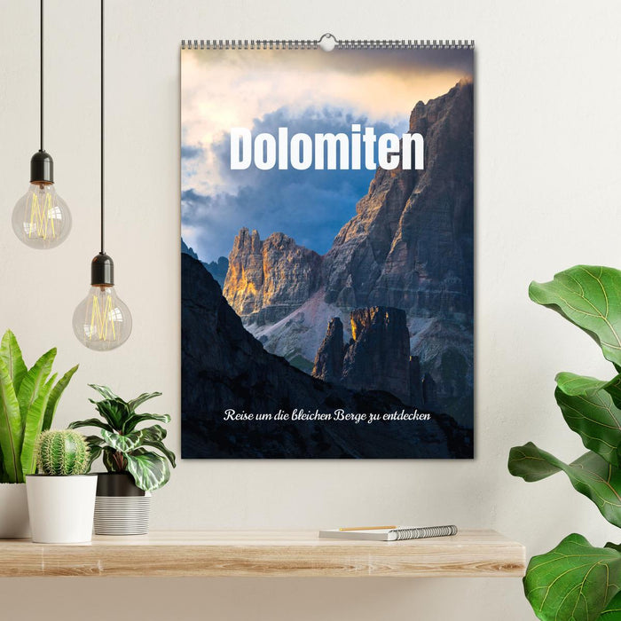 Dolomiten - Reise um die bleichen Berge zu entdecken (CALVENDO Wandkalender 2025)