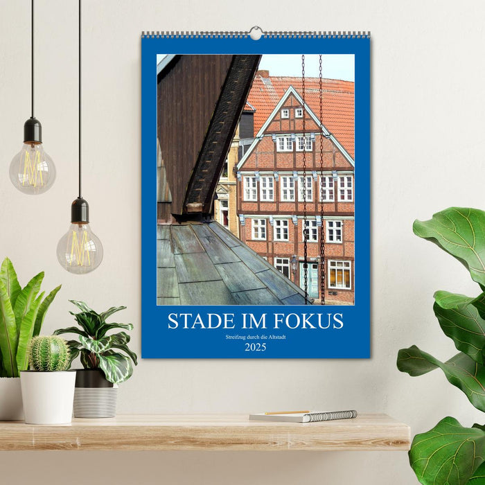 Stade im Fokus - Streifzug durch die Altstadt (CALVENDO Wandkalender 2025)