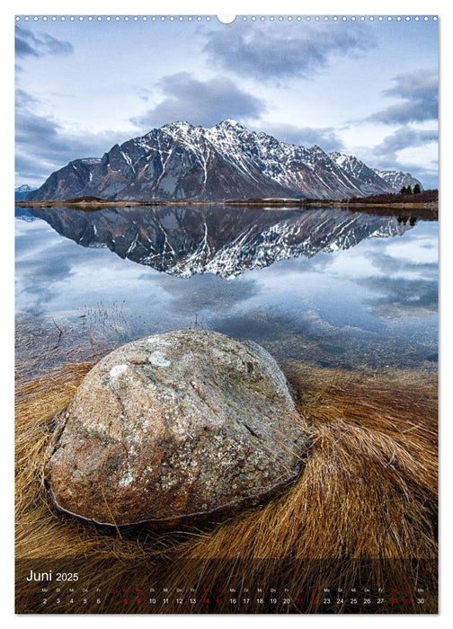 Lofoten: Fischerdörfer, Fjorde & Polarlichter (CALVENDO Wandkalender 2025)