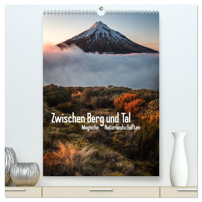 Zwischen Berg und Tal (CALVENDO Premium Wandkalender 2025)