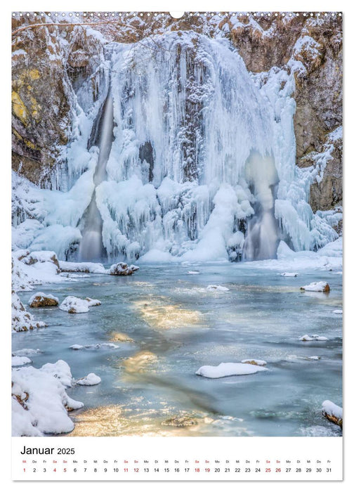 Licht auf Wasserfälle in den oberbayrischen Alpen (CALVENDO Premium Wandkalender 2025)