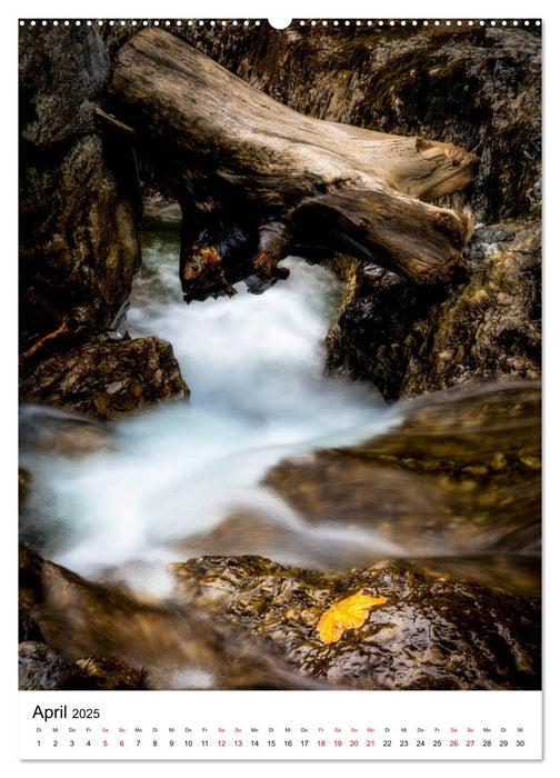 Licht auf Wasserfälle in den oberbayrischen Alpen (CALVENDO Premium Wandkalender 2025)