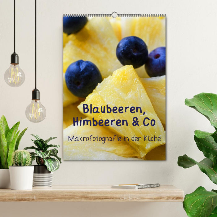 Blaubeeren, Himbeeren & Co - Makrofotografie in der Küche (CALVENDO Wandkalender 2025)