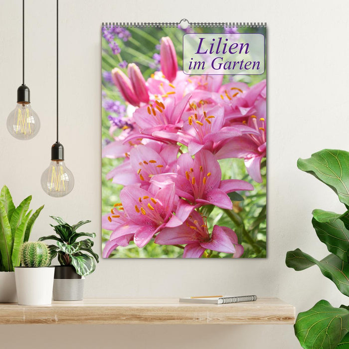 Lilien im Garten (CALVENDO Wandkalender 2025)