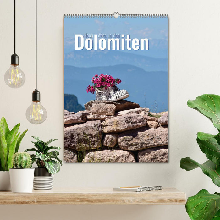 Hoch oben in den Dolomiten (CALVENDO Wandkalender 2025)