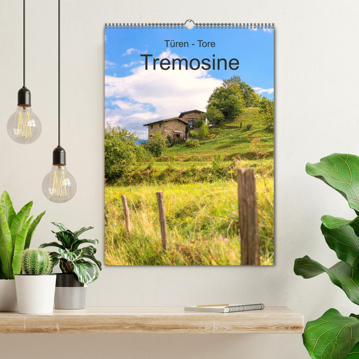 Türen -Tore - Tremosine (CALVENDO Wandkalender 2025)