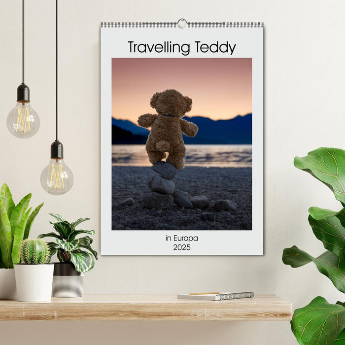 Travelling Teddy in Europa (CALVENDO Wandkalender 2025)