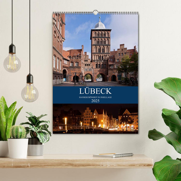 Lübeck - Hanseschönheit in Insellage (CALVENDO Wandkalender 2025)