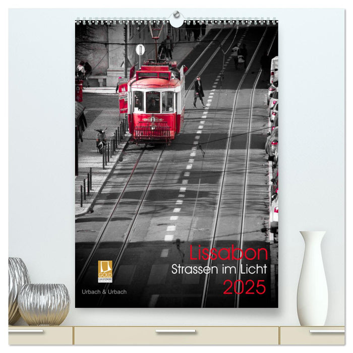 Lissabon Straßen im Licht (CALVENDO Premium Wandkalender 2025)