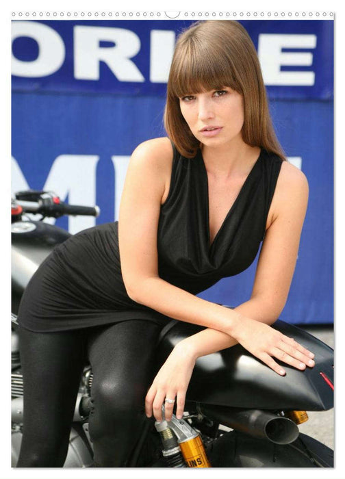 Bikes and Babes (CALVENDO Premium Wandkalender 2025)