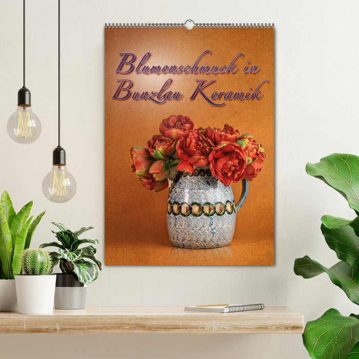 Blumenschmuck in Bunzlau Keramik (CALVENDO Wandkalender 2025)