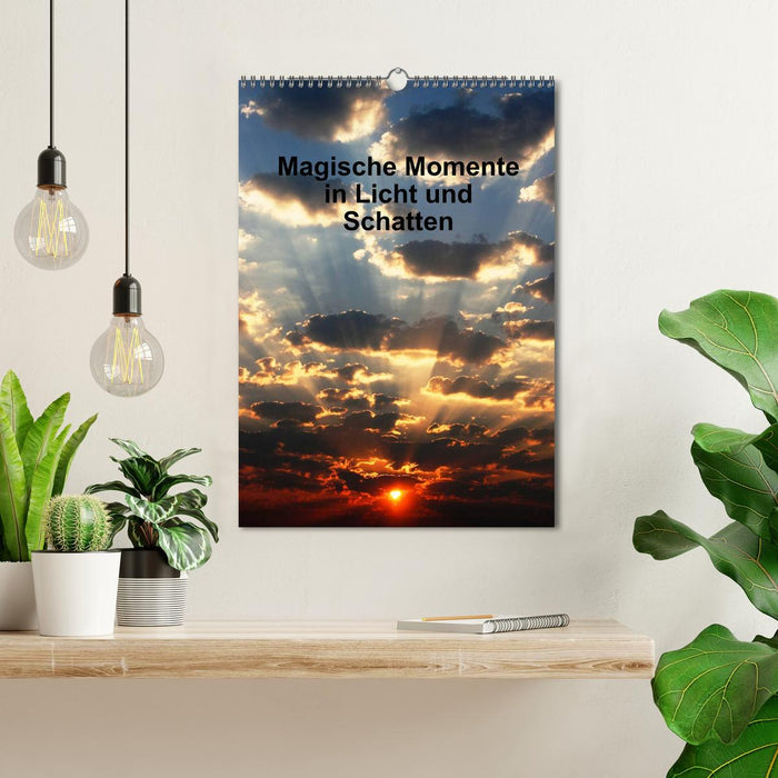 Magische Momente in Licht und Schatten (CALVENDO Wandkalender 2025)