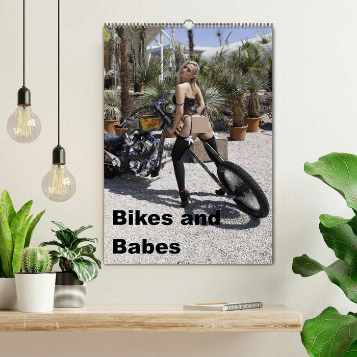 Bikes and Babes (CALVENDO Wandkalender 2025)
