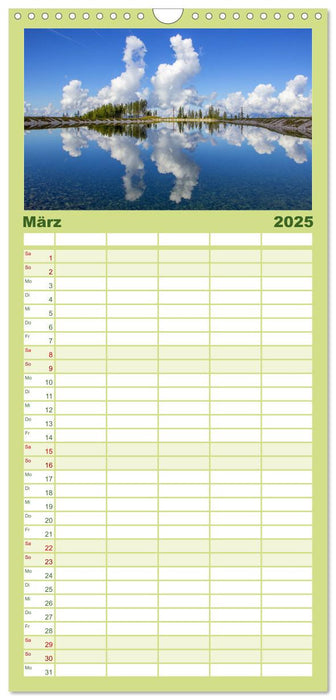 Die schönsten Seespiegelungen (CALVENDO Familienplaner 2025)