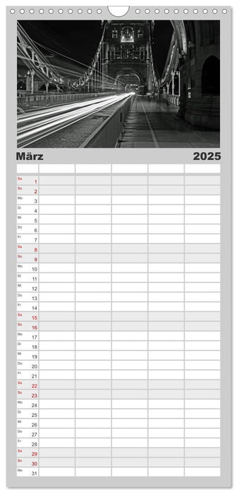 London in Schwarz-Weiß (CALVENDO Familienplaner 2025)