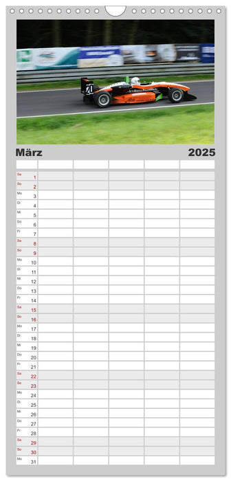 Formelrennwagen am Berg (CALVENDO Familienplaner 2025)