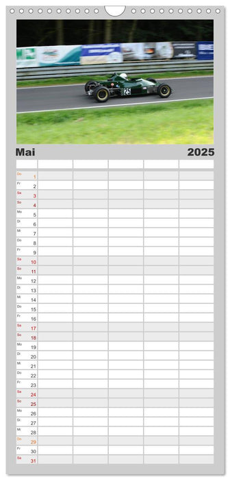Formelrennwagen am Berg (CALVENDO Familienplaner 2025)
