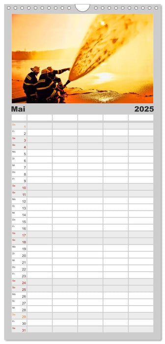 Feuerwehr - weltweit im Einsatz (CALVENDO Familienplaner 2025)