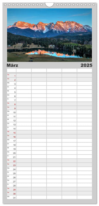 Licht über oberbayrischen Bergen und Seen (CALVENDO Familienplaner 2025)