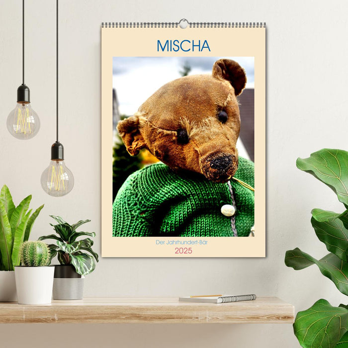 MISCHA - Der Jahrhundert-Bär (CALVENDO Wandkalender 2025)