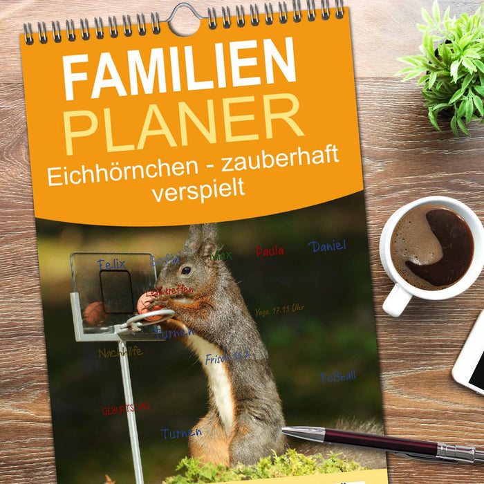 Eichhörnchen - zauberhaft verspielt (CALVENDO Familienplaner 2025)