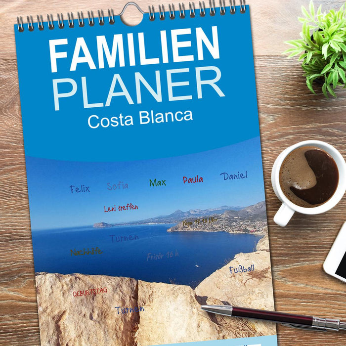 Costa Blanca. Schroffe Felsen und schillerndes Mittelmeer (CALVENDO Familienplaner 2025)