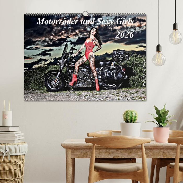 Motorräder und Sexy Girls (CALVENDO Wandkalender 2026)