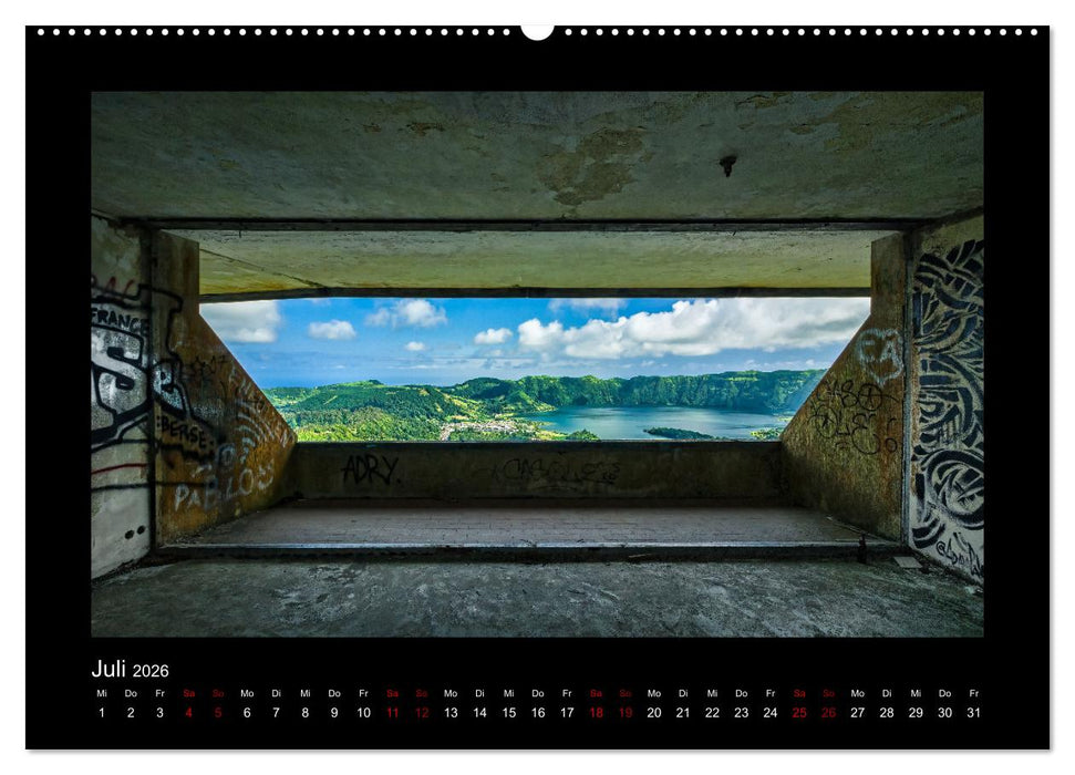 Morbider Charme - Vergessene Orte auf den Azoren - (CALVENDO Premium Wandkalender 2026)