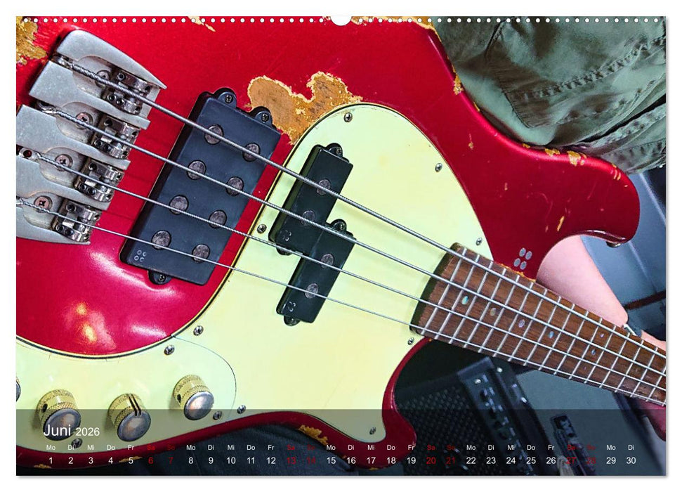 Bassgitarren im Fokus (CALVENDO Premium Wandkalender 2026)