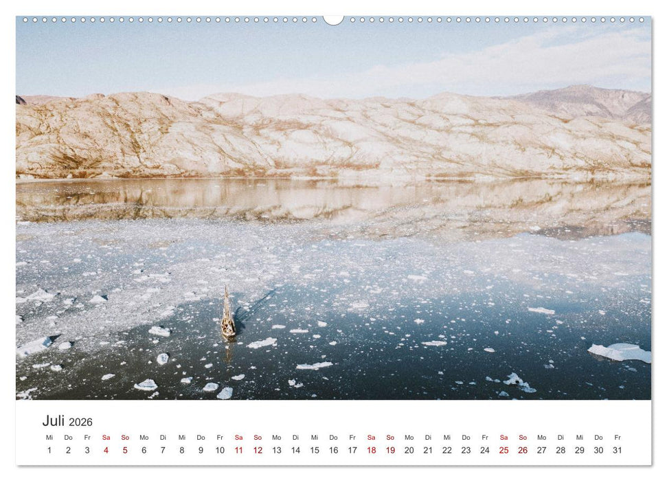 Zwischen den Eisbergen in Grönland (CALVENDO Premium Wandkalender 2026)