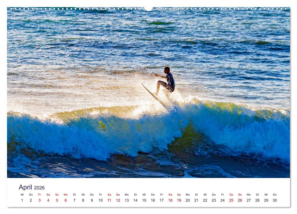 Surfer an der Côte de Lumière (CALVENDO Premium Wandkalender 2026)