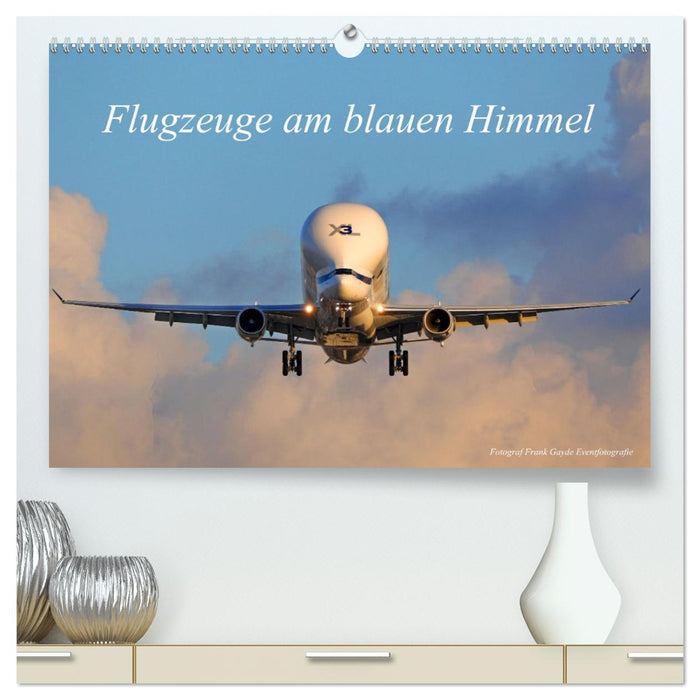 Flugzeuge am blauen Himmel (CALVENDO Premium Wandkalender 2026)