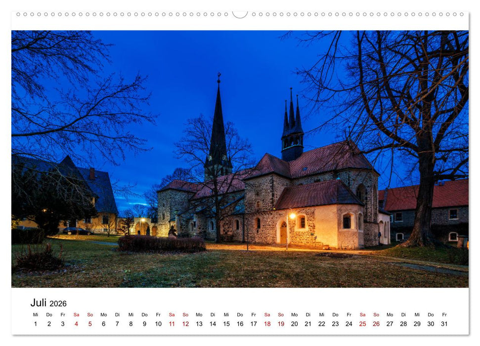 Auf den Spuren der Romanik zur blauen Stunde (CALVENDO Premium Wandkalender 2026)