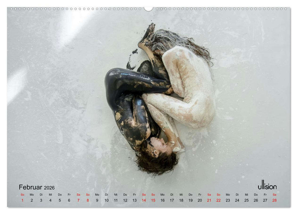Akt in Farbe – schwarzweiß (CALVENDO Premium Wandkalender 2026)