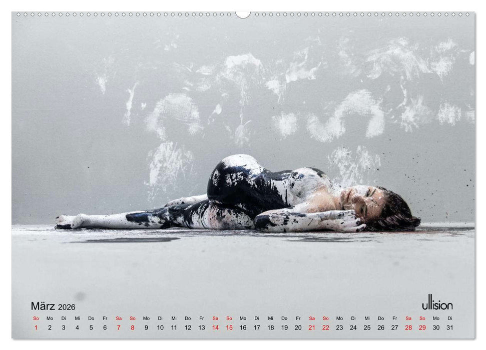 Akt in Farbe – schwarzweiß (CALVENDO Premium Wandkalender 2026)