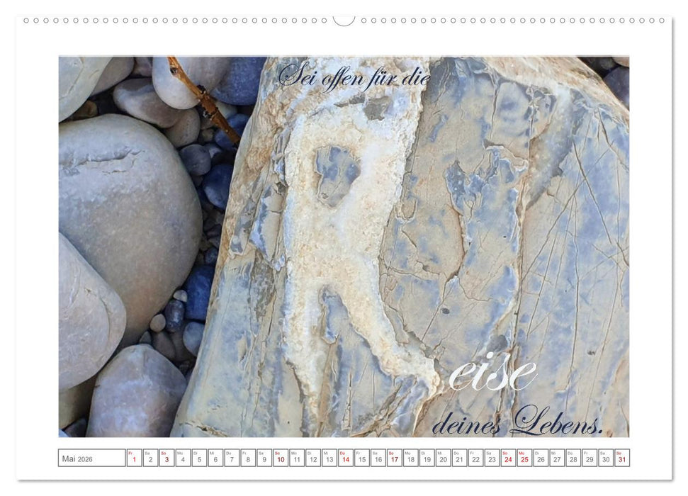 Steine der Achtsamkeit - Isarsteine mit weisen Gedanken zu einem glücklicheren Leben (CALVENDO Wandkalender 2026)