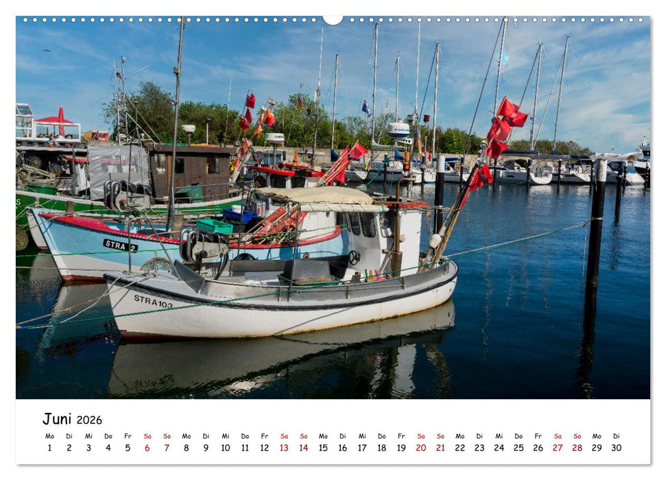 Der Hafen von Strande (CALVENDO Premium Wandkalender 2026)