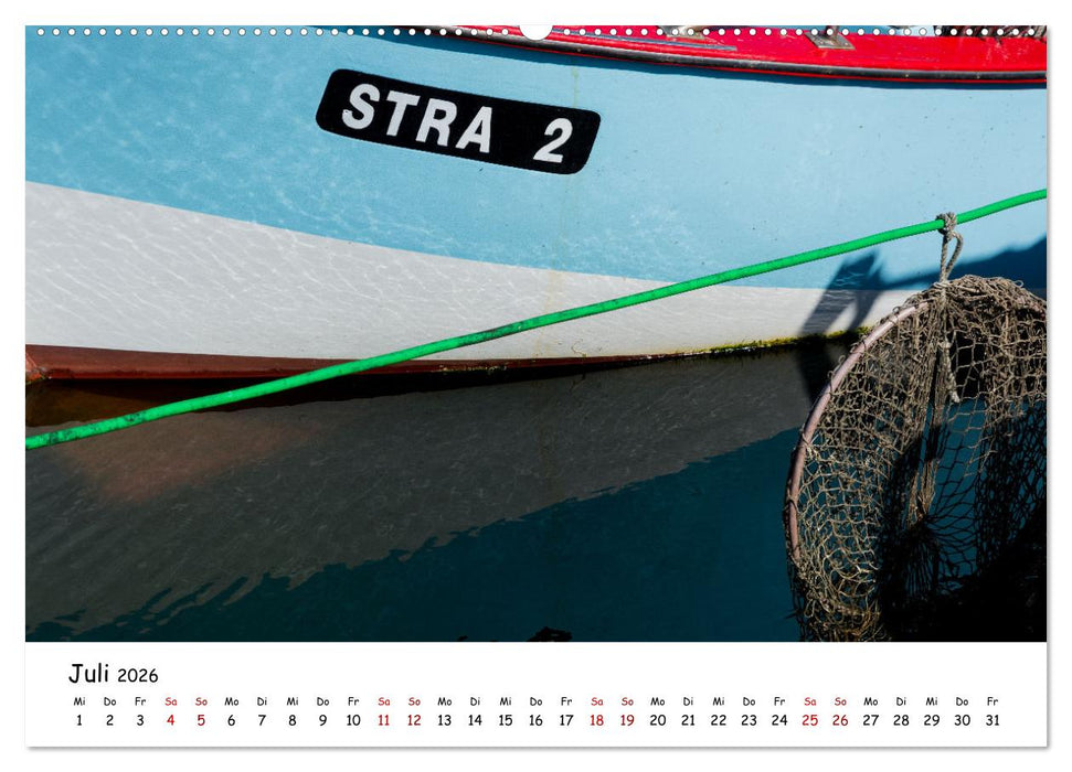 Der Hafen von Strande (CALVENDO Premium Wandkalender 2026)