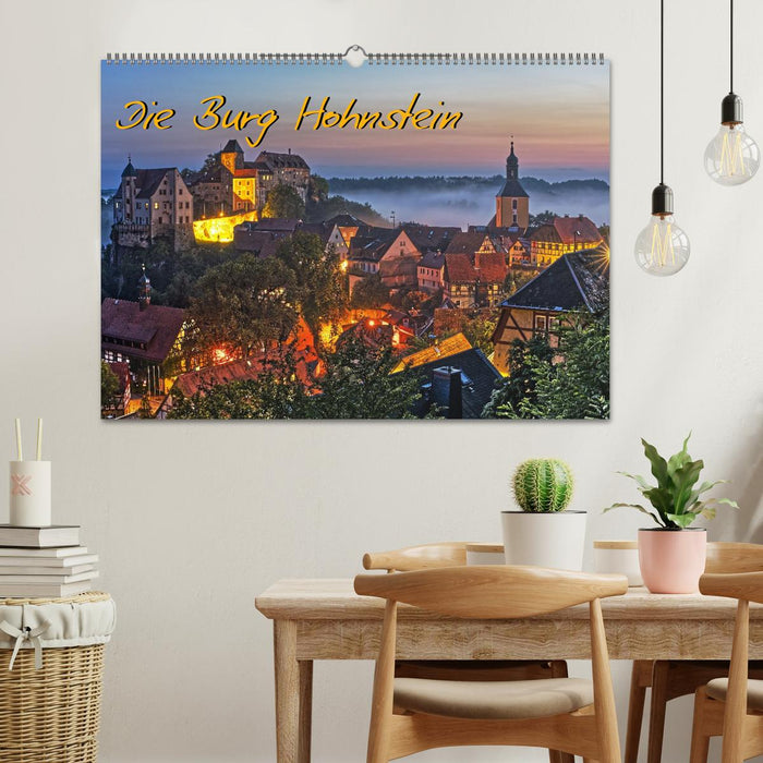 Die Burg Hohnstein im Licht der vier Jahreszeiten (CALVENDO Wandkalender 2026)