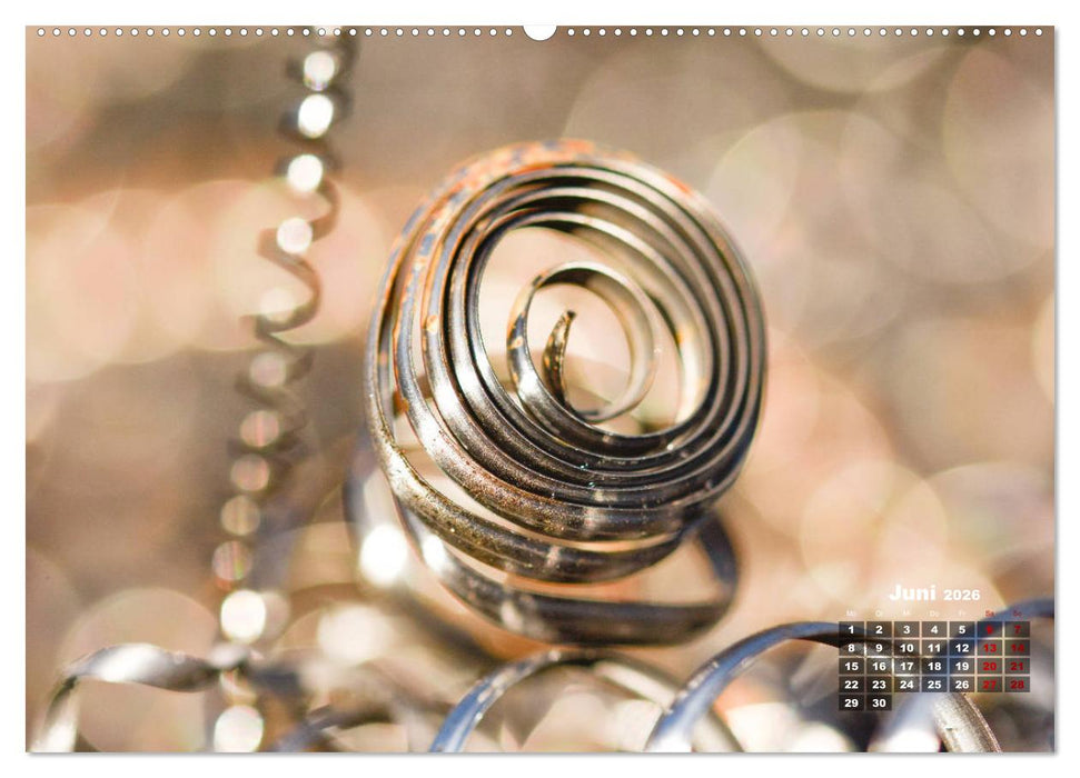 Metall - Schrott kunstvoll in Szene gesetzt (CALVENDO Premium Wandkalender 2026)