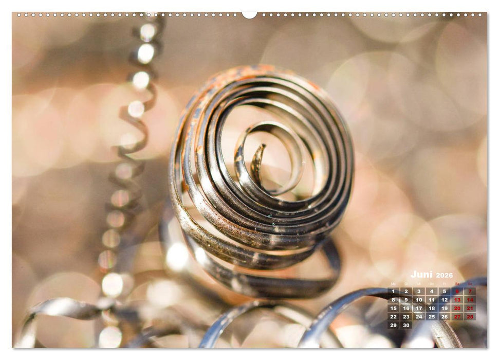 Metall - Schrott kunstvoll in Szene gesetzt (CALVENDO Premium Wandkalender 2026)