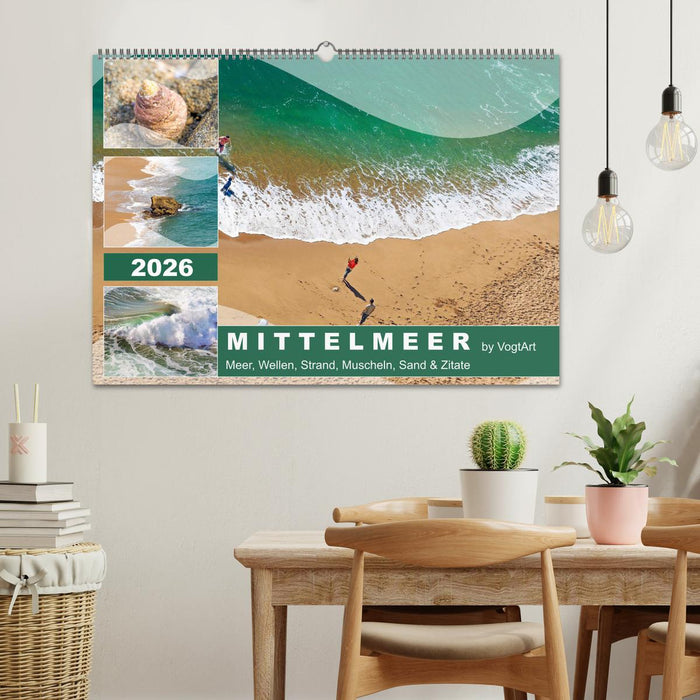 Mittelmeer, Meer, Wellen, Strand, Muscheln, Sand & Zitate (CALVENDO Wandkalender 2026)