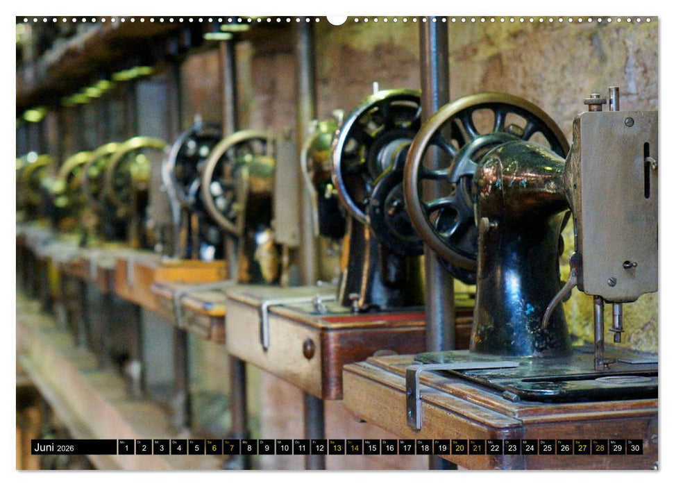 Omas Nähmaschinen (CALVENDO Premium Wandkalender 2026)