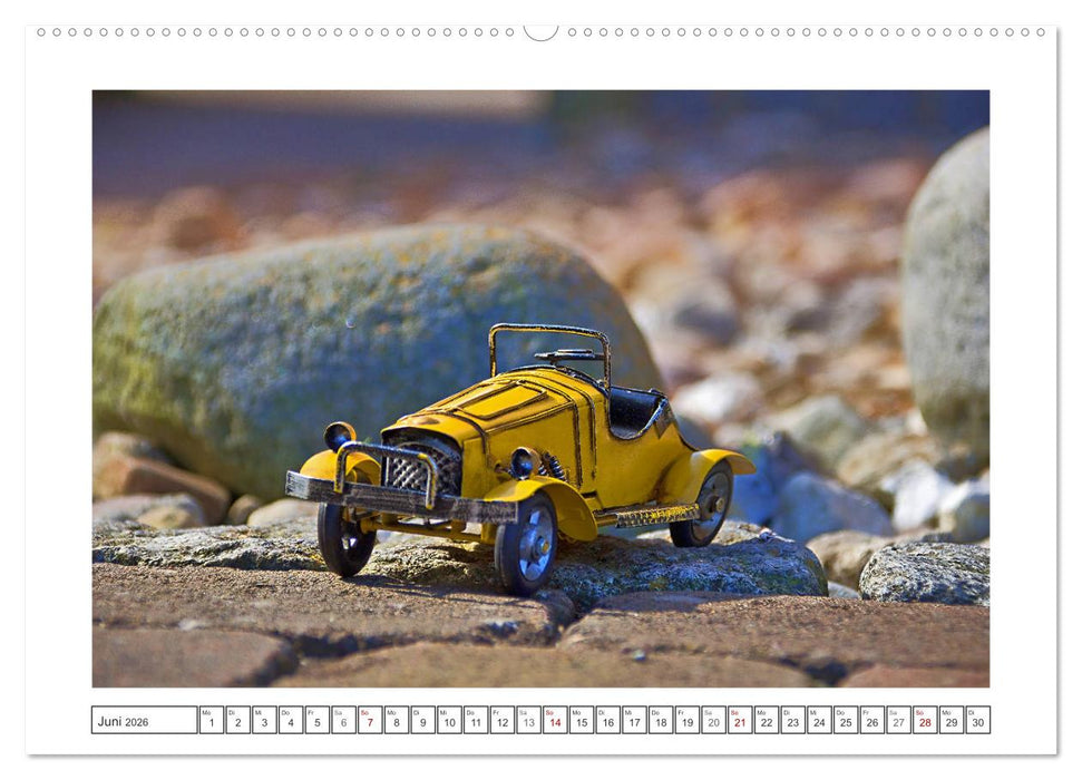 Modellautos auf Reisen (CALVENDO Premium Wandkalender 2026)