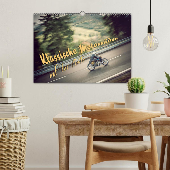 Klassische Motorräder auf der Piste (CALVENDO Wandkalender 2026)