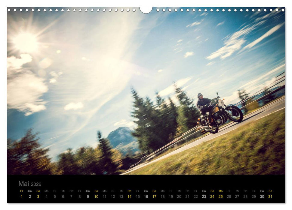 Klassische Motorräder auf der Piste (CALVENDO Wandkalender 2026)